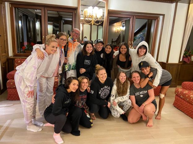 Team Usa con squadra indiana
