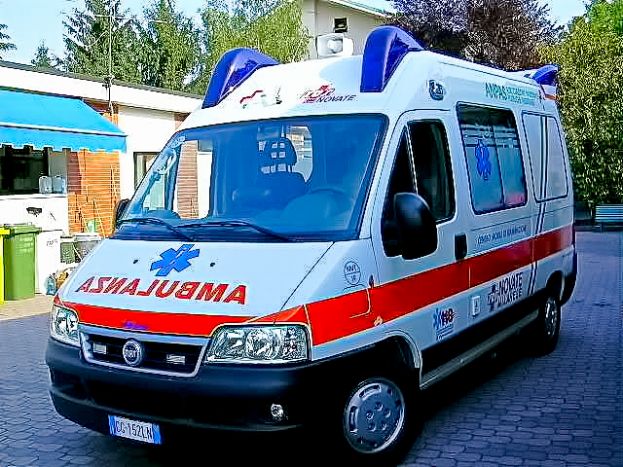CARSOLI, FURGONE FINISCE IN CUNETTA SULLA VIA TURANENSE: FERITO IL CONDUCENTE