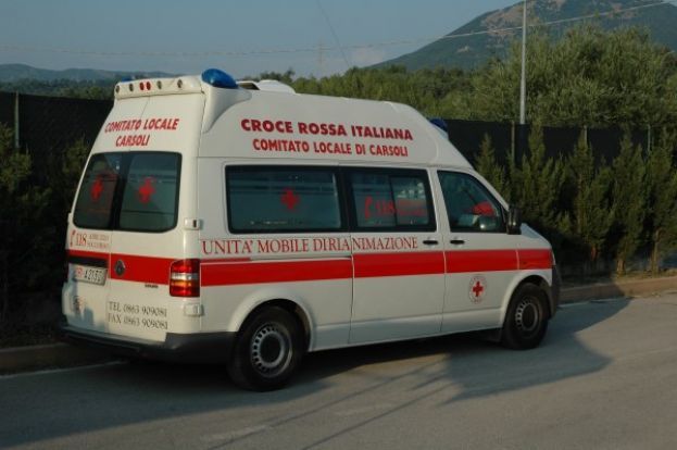 CARSOLI,61ENNE ROMANO PUNTO DA UNA VESPA RISCHIA DI MORIRE:SALVATO DAL PERSONALE DEL 118