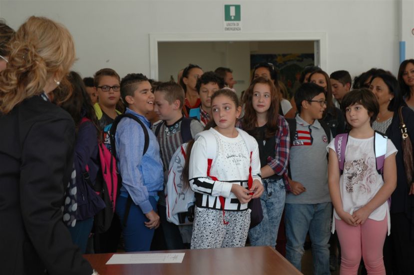 PRIMO GIORNO DI SCUOLA ALLE MEDIE DI CARSOLI:”EMOZIONI A NON FINIRE” PER GLI STUDENTI(FOTO)