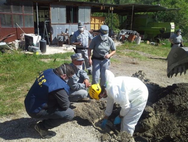 SEQUESTRATO TERRENO CON AMIANTO A SCURCOLA MARSICANA:E NELLA PIANA DEL CAVALIERE COSA SUCCEDE?