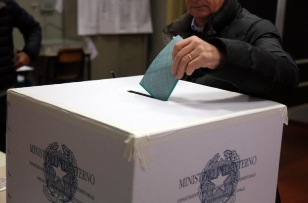 ALLARME CENSIS: "PERSI OLTRE 1 MILIONE DI ELETTORI, E' RISCHIO FUGA DALLE URNE"