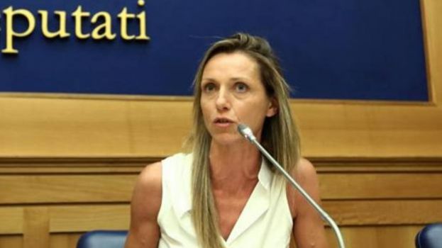 Il Sottosegretario allo sport Vezzali