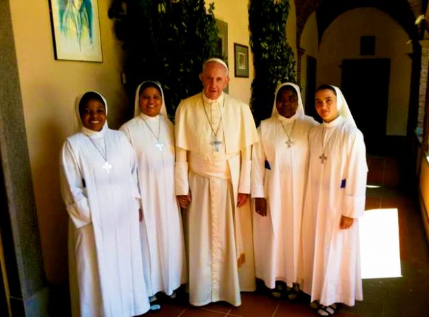 POGGIO CINOLFO, VISITA A SORPRESA DI PAPA BERGOGLIO AL CONVENTO DI SAN FRANCESCO