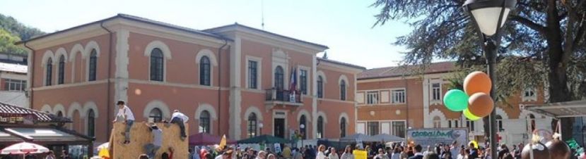 UNA "POLTRONA"PER TRE:OGGI,CONFRONTO PUBBLICO DEI CANDIDATI SINDACI ALLE 18:30 A V'INCANTO