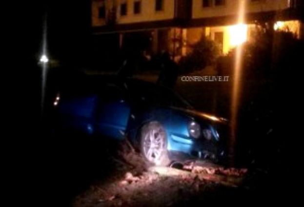 INCIDENTE STRADALE A CARSOLI SULLA TIBURTINA VALERIA:AUTO FUORISTRADA VICINO LE "SEQUOIE"