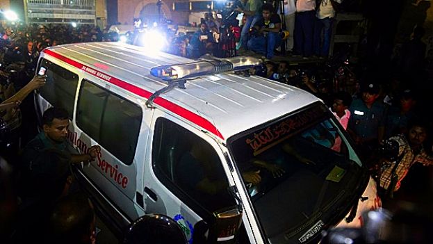 BANGLADESH, GRIDANO "ALLAH AKBAR" E ASSALTANO UN RISTORANTE A DACCA: PRESI OSTAGGI STRANIERI. NON ESCLUSO ITALIANI