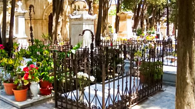 RAID LADRESCO AL CAMPOSANTO DI CARSOLI: PRESE DI MIRA LE AUTO PARCHEGGIATE DURANTE LA VISITA AI DEFUNTI