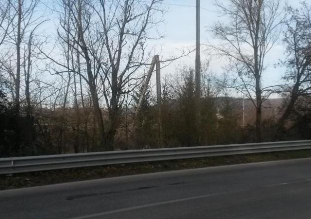 CARSOLI,SI SPEZZA TRALICCIO DELL'ALTA TENSIONE SULLA TIBURTINA : NESSUN DANNO A PERSONE O A COSE
