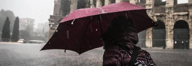 MALTEMPO, NUBRIFAGIO A ROMA: ALLAGAMENTI SUL RACCORDO ANULARE