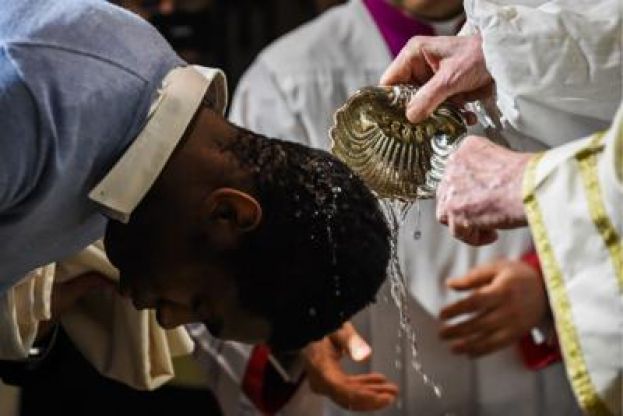 E' BOOM DI "SBATTEZZATI", IN 5OMILA HANNO GIA' DATO ADDIO ALLA CHIESA