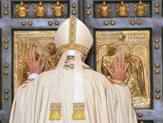 GIUBILEO,PAPA FRANCESCO HA APERTO LA PORTA SANTA