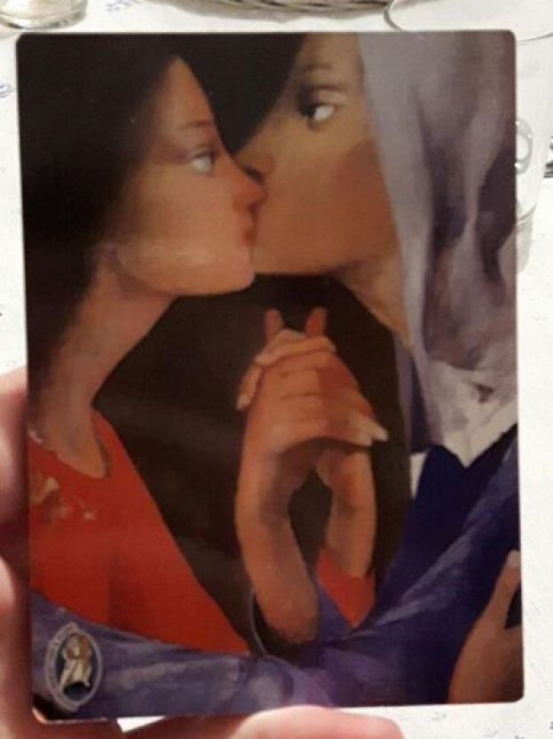 BACIO SAFFICO NEL "SANTINO PASQUALE",PARROCO NELLA BUFERA:"BIGOTTI,QUESTA E' ARTE"