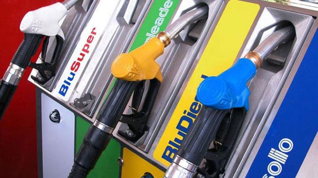 IN ARRIVO UNA TASSA EUROPEA SULLA BENZINA A SOSTEGNO DEI MIGRANTI:GLI ITALIANI DICONO "NO"