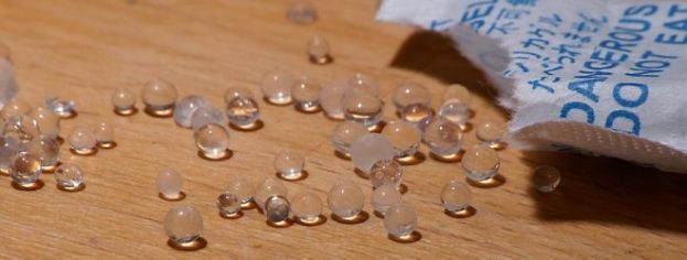 BUSTINE IN GEL DI SILICE,SONO DAPPERTUTTO.4 MOTIVI PER NON BUTTARLE VIA